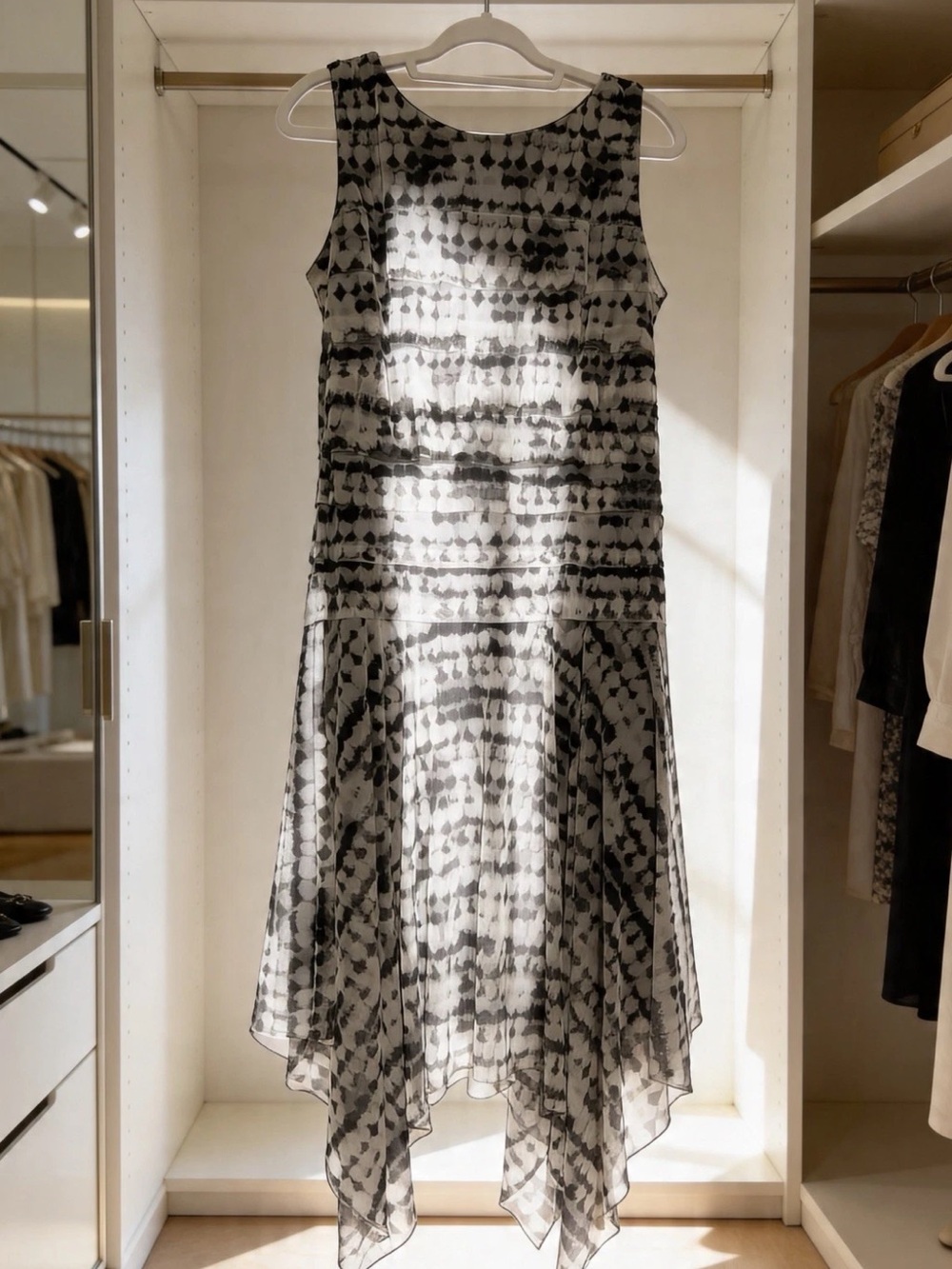 ILE New York Black White Geometric Asymmetric Dress Sleeveless Round Neck. 12